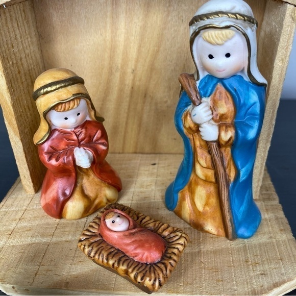 Vintage Home For The Holidays Wood Crèche & Porcelain Nativity Set, Complete - Picture 4 of 12